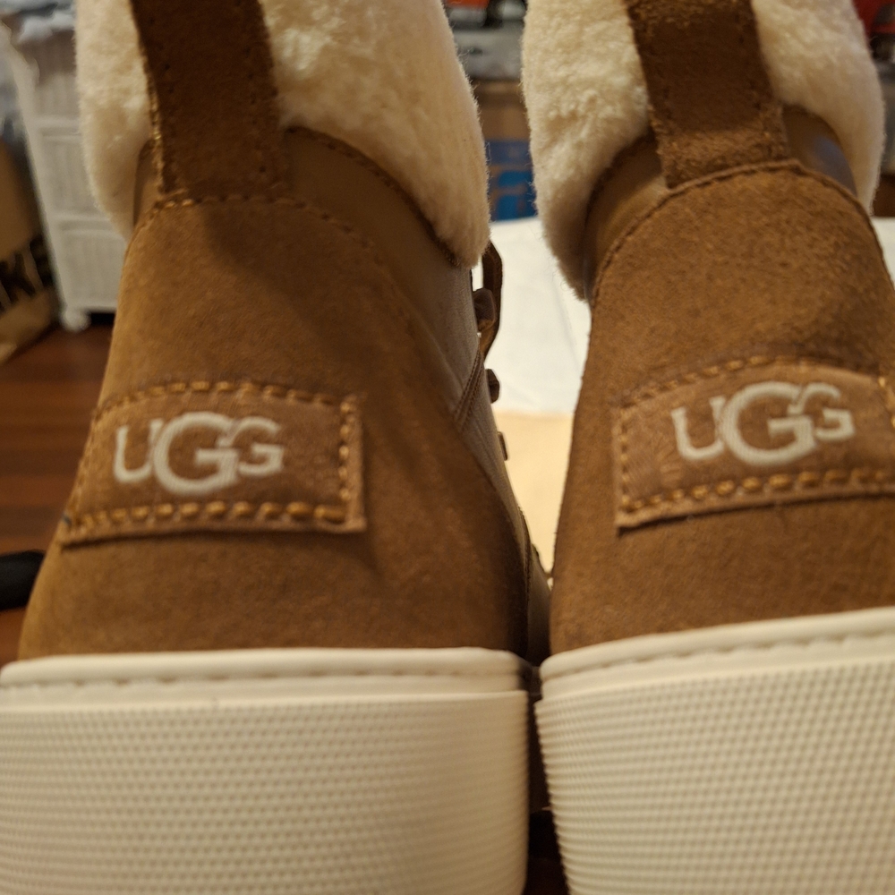 UGG WOMANBrown Boots((BRAND NEW,WITHOUT TAG